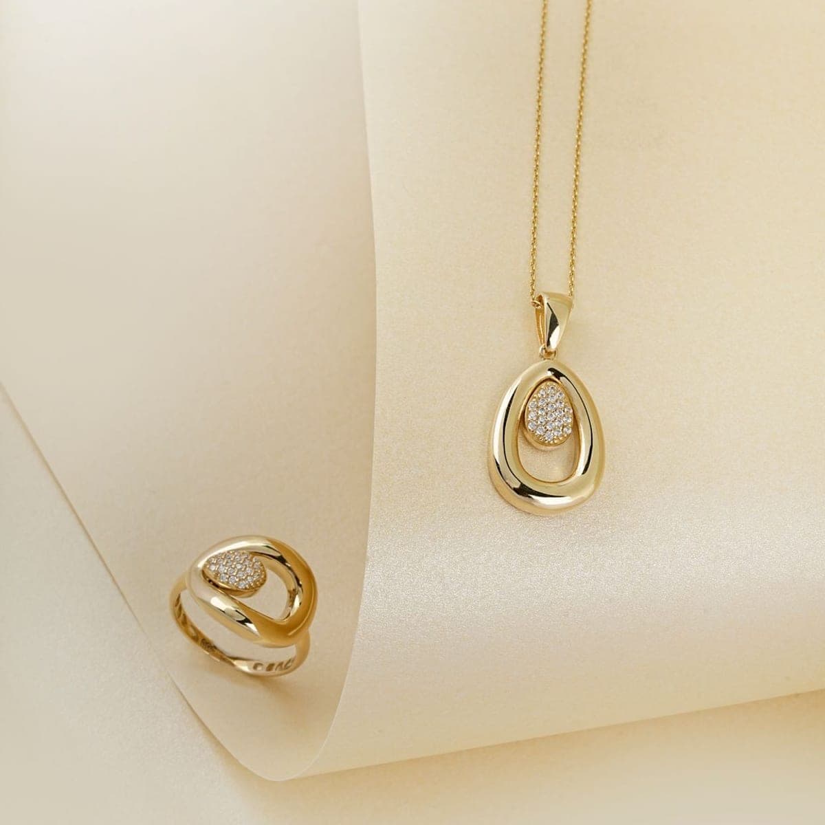 Roshni Crystal Set