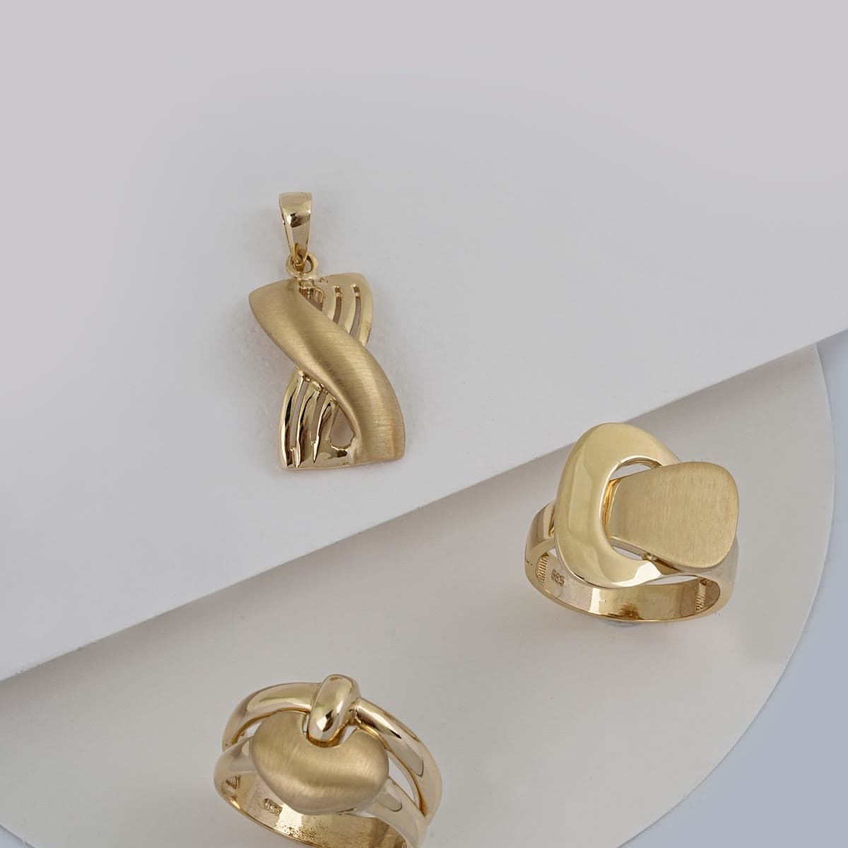 Rubab Croissant Ring